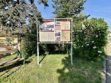 Die Kultur(er)erleben Tafel "Der Weinbau" - vor dem Weingarten Am Wagram, Deutsch-Wagram