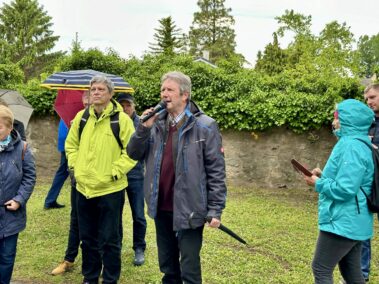 Geschichts- und Stadtführung mit Fritz Quirgst - Kirchenfriedhof, alter Zugang zur Kirche