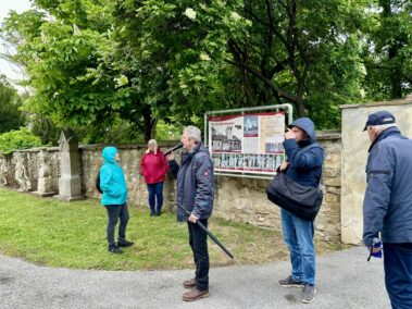 Geschichts- und Stadtführung mit Fritz Quirgst - Kirchenfriedhof, neue Kultur[er]leben Tafel