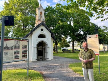 Geschichts- und Stadtführung mit Fritz Quirgst - Monumentalkapelle 1809 (Hugo Freiherr von Tkalcsevich) im Dr.-Sahulka-Park Deutsch-Wagram
