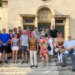 Geschichts- und Stadtführung mit Fritz Quirgst im Angerdorf Deutsch-Wagram vor der Stadtpfarrkirche
