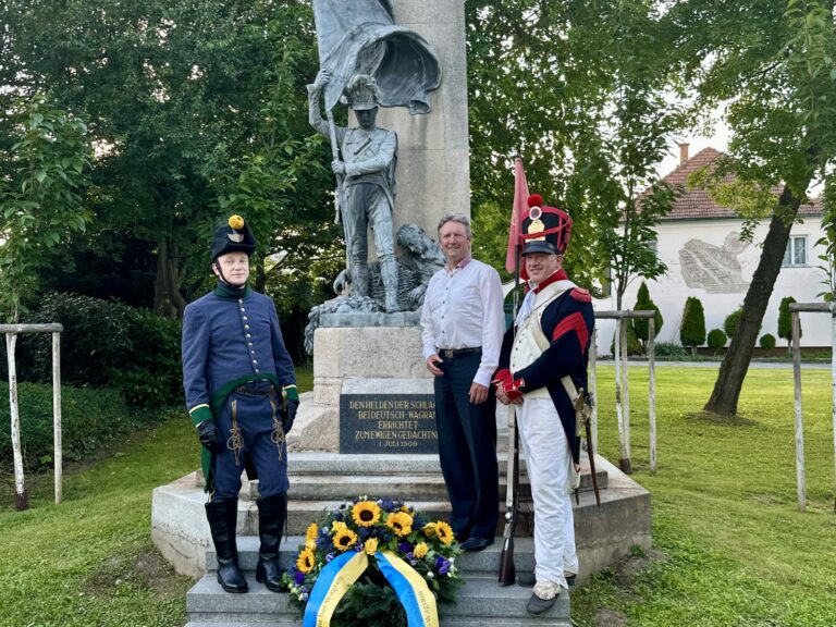 Wagramer Historientage 2024 – Kranzniederlegung beim Denkmal der Schlacht bei Wagram 09