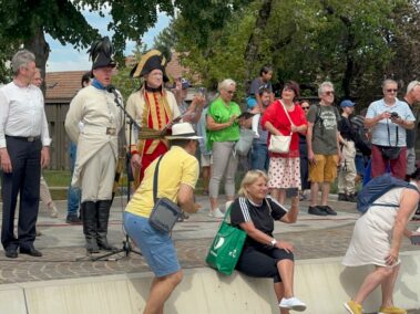 Wagramer Historientage - Festumzug und Empfang der historischen Gruppen am Marktplatz - Begrüßung durch Wolfgang Lachnit IR3