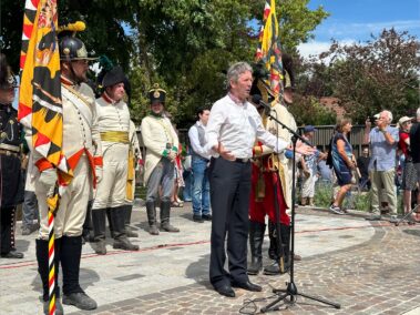 Wagramer Historientage - Festumzug und Empfang der historischen Gruppen am Marktplatz - Rede Friedrich Quirgst