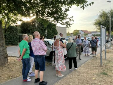 Geschichts- und Stadtführung mit Fritz Quirgst vor dem ehemaligen Strandbad