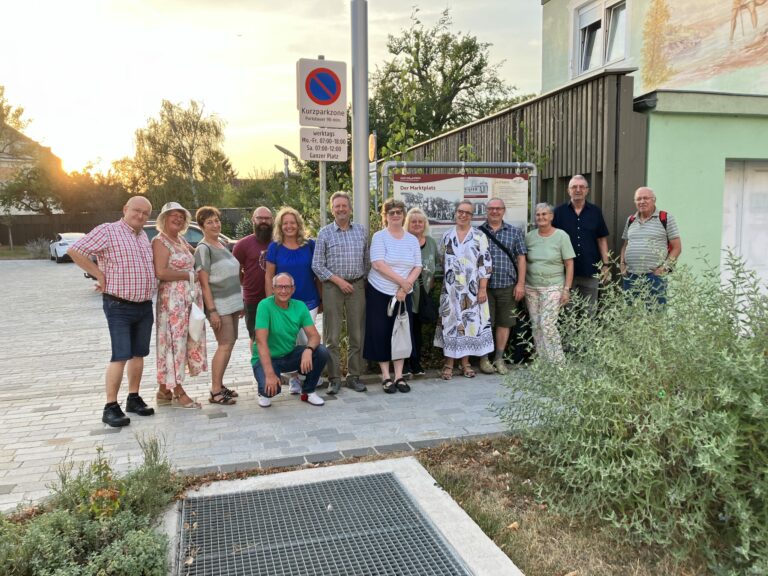 Geschichts- und Stadtführung mit Fritz Quirgst am Marktplatz Deutsch-Wagram Geschichts- und Stadtführung mit Fritz Quirgst am Marktplatz Deutsch-Wagram