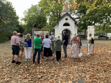 Geschichts- und Stadtführung mit Fritz Quirgst - Monumentalkapelle 1809 (Hugo Freiherr von Tkalcsevich) im Dr.-Sahulka-Park Deutsch-Wagram