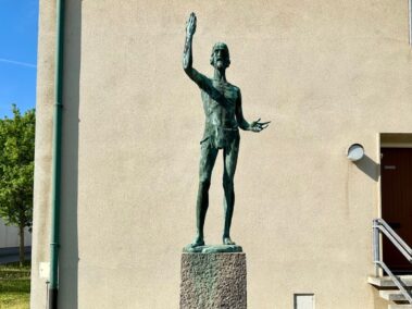 Rufer in der Wüste, Joseph Heu, vor dem Pfarrhof 2024, © Christian Matula