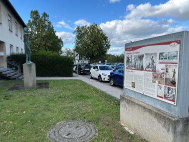 Rufer in der Wüste, Joseph Heu, vor dem Pfarrhof 2024, © Christian Matula