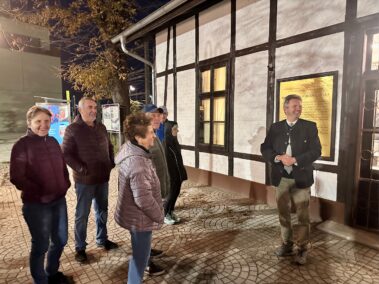 Geschichts- und Stadtführung mit Fritz Quirgst vor dem Eisenbahnmuseum