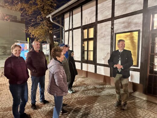 Geschichts- und Stadtführung mit Fritz Quirgst vor dem Eisenbahnmuseum