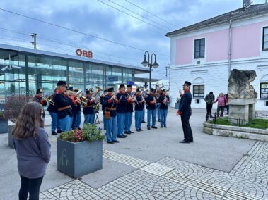 Eröffnung der Langen Nacht der Museen am Bahnhof mit dem Blasorchester der Musikschule Deutsch-Wagram