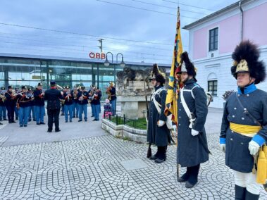 Infanterie Regiment Nr. 3 bei der Eröffnung der Langen Nacht der Museen am Bahnhof Deutsch-Wagram