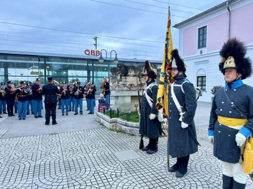 Infanterie Regiment Nr. 3 bei der Eröffnung der Langen Nacht der Museen am Bahnhof Deutsch-Wagram