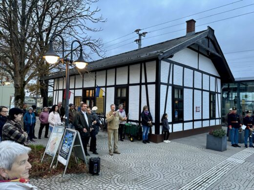 Eröffnung der Langen Nacht der Museen mit Präsident Friedrich Quirgst vor dem Eisenbahnmuseum Deutsch-Wagram