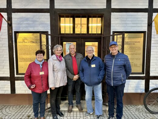 Das Team des Eisenbahnmuseums von links nach rechts - Brigitte Rossak, DI Dr. Bettina Bergauer, Robert Moser, Herbert Weiss und Rudi Rossak, Direktor des Eisenbahnmuseums.