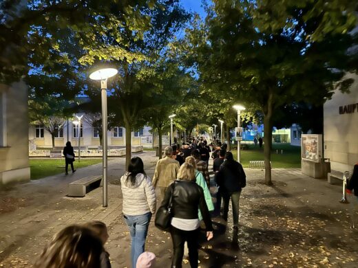 Festlicher Umzug begleitet vom Blasorchester der Musikschule Deutsch-Wagram vom Bahnhof zum Erzherzog Carl-Haus