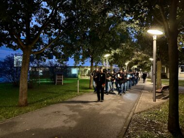 Festlicher Umzug begleitet vom Blasorchester der Musikschule Deutsch-Wagram vom Bahnhof zum Erzherzog Carl-Haus