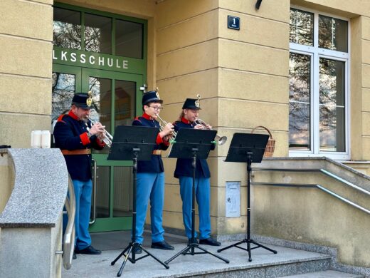 Steine der Erinnerung Deutsch-Wagram, Trompetentrio des Blasorchesters der Musikschule Deutsch-Wagram