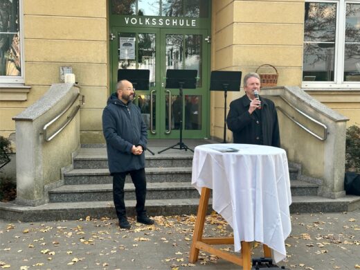 Steine der Erinnerung Deutsch-Wagram, Museumspräsident Friedrich Quirgst, Mag. Heinz Bogner