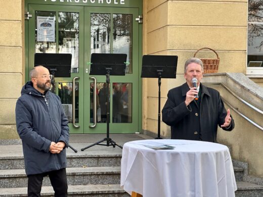 Steine der Erinnerung Deutsch-Wagram, Museumspräsident Friedrich Quirgst, Mag. Heinz Bogner