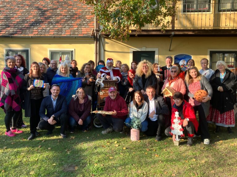 Weihnachtsmarkt im Napoleon- und Stadtmuseum Deutsch-Wagram, offizielles Gruppenfoto Weihnachtsmarkt im Napoleon- und Stadtmuseum Deutsch-Wagram, offizielles Gruppenfoto