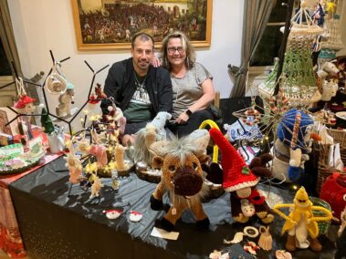 Weihnachtsmarkt im Napoleon- und Stadtmuseum Deutsch-Wagram, Raffael Kapeller und Claudia Tonner - Bastelarbeiten mit Stoff