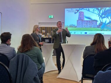 Autor und Historiker Günter Fuhrmann, Präsentation der Marchfeld Geheimnisse im Schloss Marchegg