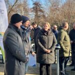 Eröffnung des Kleinwasserkraftwerks am Marchfeldkanal in Deutsch-Wagram. Am Mikrofon: DI Franz Steiner (Geschäftsführer der Betriebsgesellschaft Marchfeldkanal)