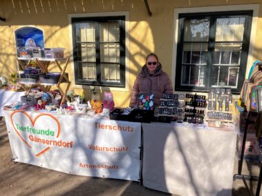 Ostermarkt Deutsch-Wagram 2025, Angelika Waschke und ihr Team von den Tierfreunden Gänserndorf verkauften tolle Produkte zu Gunsten der Streunerkatzen