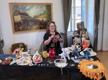 Ostermarkt Deutsch-Wagram 2025, Claudia Tonner präsentierte liebevoll gefertigte Basteleien