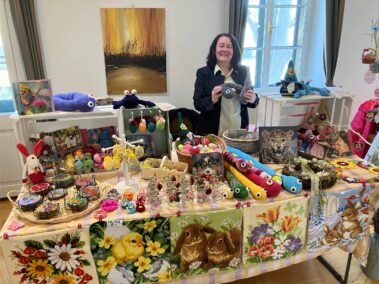 Ostermarkt Deutsch-Wagram 2025, Gabi Brückner verkaufte diverse Basteleien
