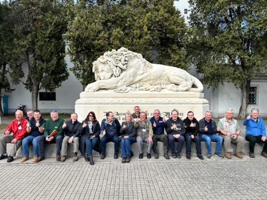 Englische Historikergruppe beim Löwen in Aspern