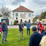 Geschichts- und Stadtführung mit Fritz Quirgst. Im alten Dorf vor der alten Schmiede.