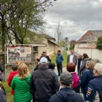 Geschichts- und Stadtführung mit Fritz Quirgst. Kultur[er]leben-Tafel am Kirchhof.