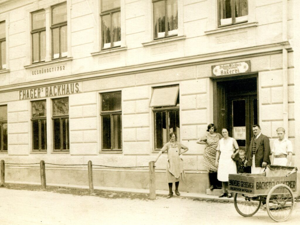 Das alte F. Hager´s Backhaus um 1930 in der Rohrergasse 8, Deutsch-Wagram.