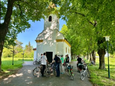Geführte Radtour auf den Spuren des 6. Juli 1809 mit Mag. Michael Wenzel am 1. Mai 2025 - Katholischen Filialkirche Parbasdorf Hl. Dreifaltigkeit