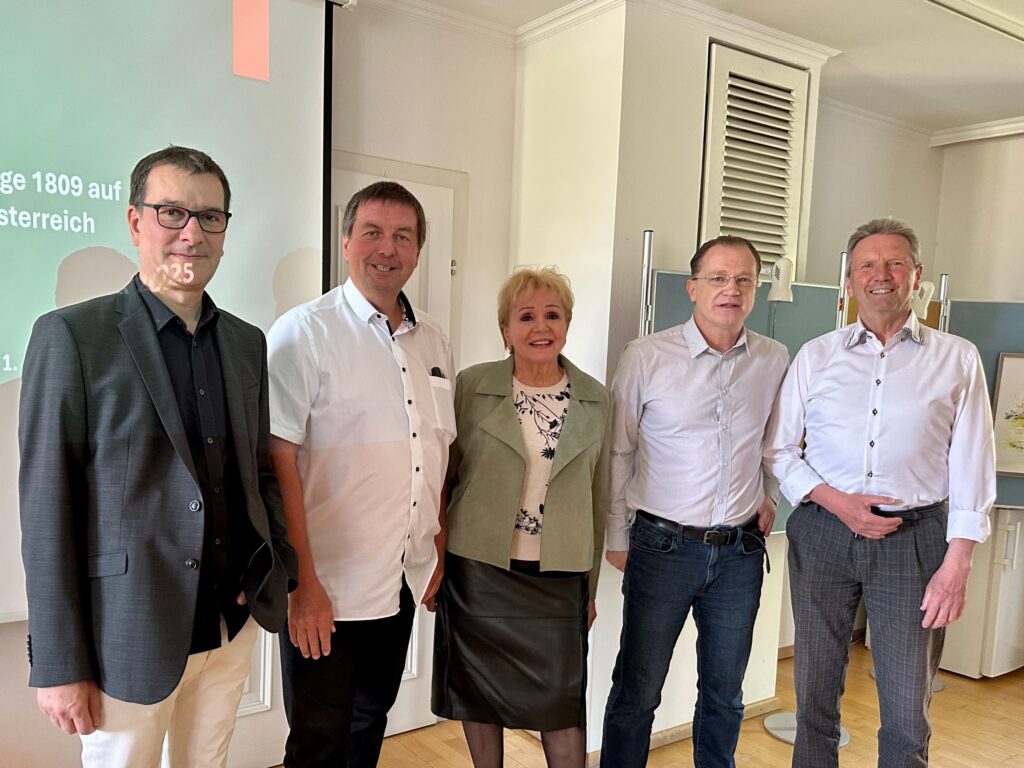 Vortrag mit Mag. Michael Wenzel am 1. Mai 2025 - im Bild v.l.n.r: Christian Matula, Mag. Franz Spehn, Helga Szivatz, Mag. Michael Wenzel, Friedrich Quirgst