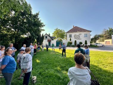 Geschichts- und Stadtführung mit Fritz Quirgst am 13. Juni 2025 - im Angerdorf vor der alten Schmiede