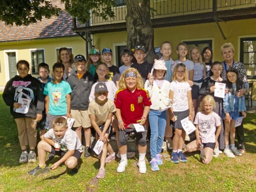 Junge Geschichtsdetektive im Napoleonmuseum. Klasse 3B unserer Volksschule mit Klassenlehrerin Frau Ursula Holzer.