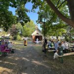 Wagramer Historientage 2025 - Gedenkmesse bei der Monumentalkapelle. Eröffnungsrede von Museumspräsident Fritz Quirgst