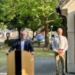 Wagramer Historientage 2025 - Gedenkmesse bei der Monumentalkapelle. Im Bild: Bürgermeister Markus Mentl-Weigl und Museumspräsident Firtz Quirgst