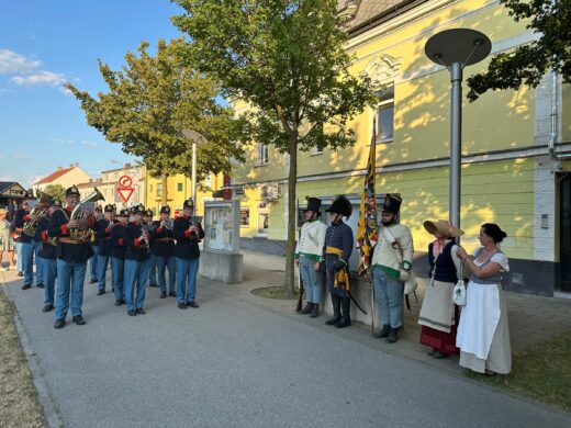 Wagramer Historientage 2025 - Gedenkzug zum Denkmal der Schlacht bei Wagram