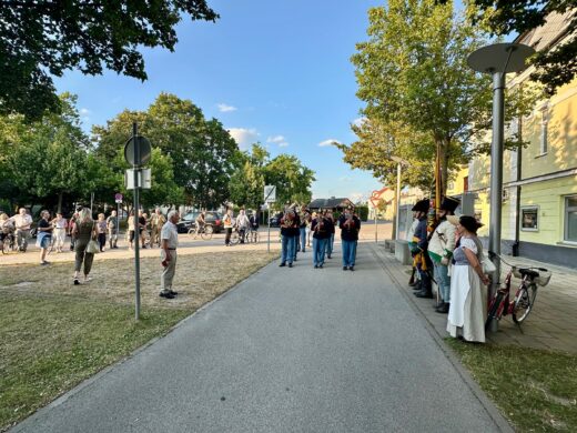 Wagramer Historientage 2025 - Gedenkzug zum Denkmal der Schlacht bei Wagram
