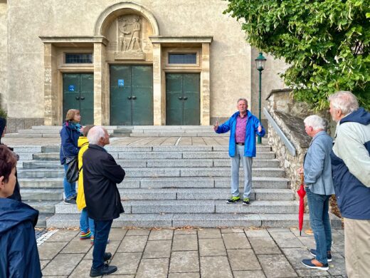Geschichts- und Stadtführung mit Fritz Quirgst am 12. September 2025 - vor der Pfarrkirche Deutsch-Wagram