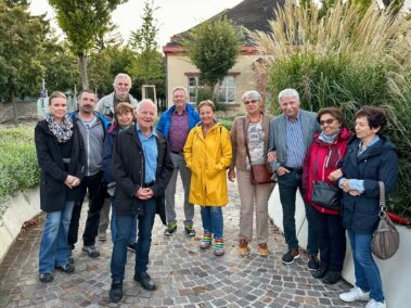 Offizelles Gruppenfoto der Geschichts- und Stadtführung mit Fritz Quirgst am 12. September 2025 - am Marktplatz Deutsch-Wagram