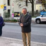 Lange Nacht der Museen in Deutsch-Wagram 2025. Museumspräsident Fritz Quirgst bei der Eröffnungsrede.