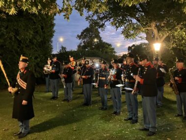Lange Nacht der Museen in Deutsch-Wagram 2025. Das Blasorchester der Musikschule Deutsch-Wagram (BLO) im Museumsgarten.