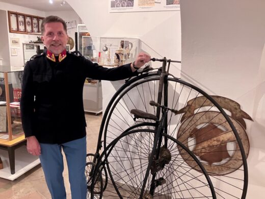Lange Nacht der Museen in Deutsch-Wagram 2025. Ing. Manfred Groß im neuen Stadtmuseum Deutsch-Wagram.
