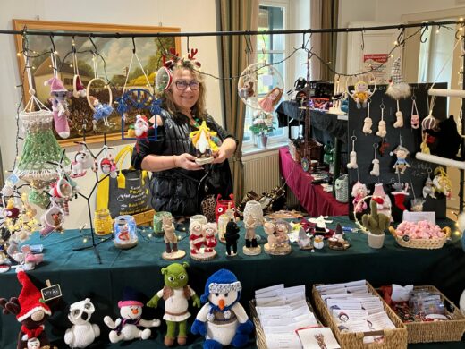 Weihnachtsmarkt im Napoleon- und Stadtmuseum, Claudia Tonner, Häkelarbeiten